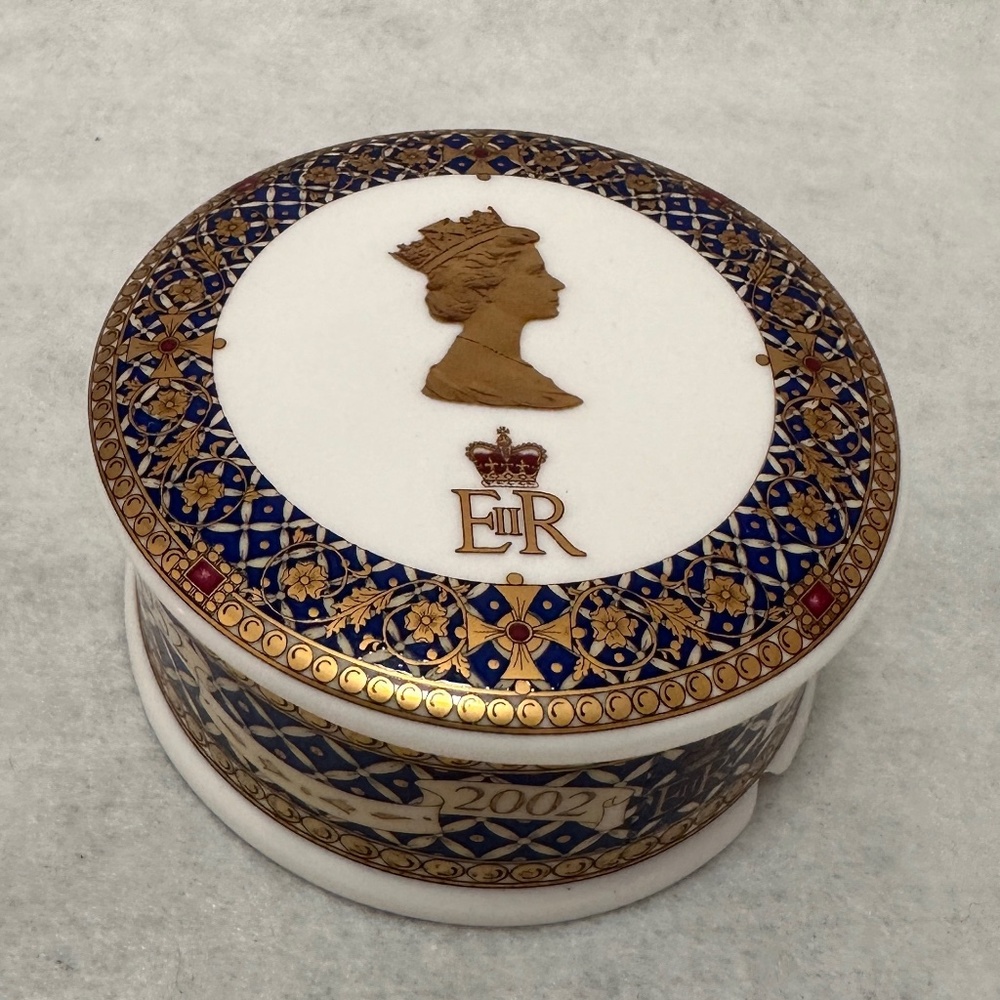 Queen Elizabeth 1952-2002 Trinket Box Fine porcelain made in England 3.5" round